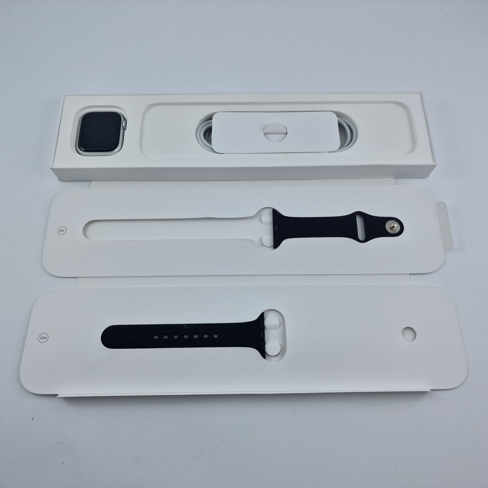 Apple Watch Series 8 GPS, 41mm, Silver, White Sport Band фото товару Apple Watch Series 8 GPS, 41mm, Silver, White Sport Band