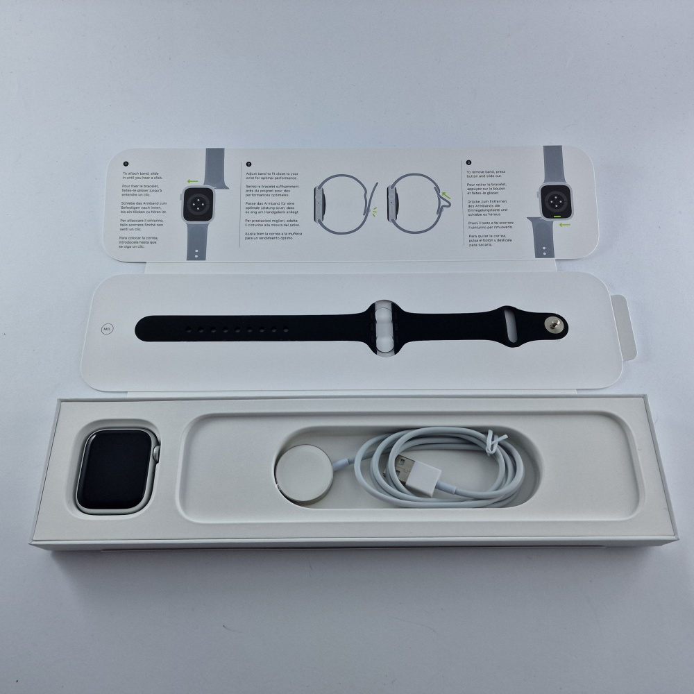 Apple Watch Series 8 GPS, 41mm, Silver, White Sport Band фото товару Apple Watch Series 8 GPS, 41mm, Silver, White Sport Band