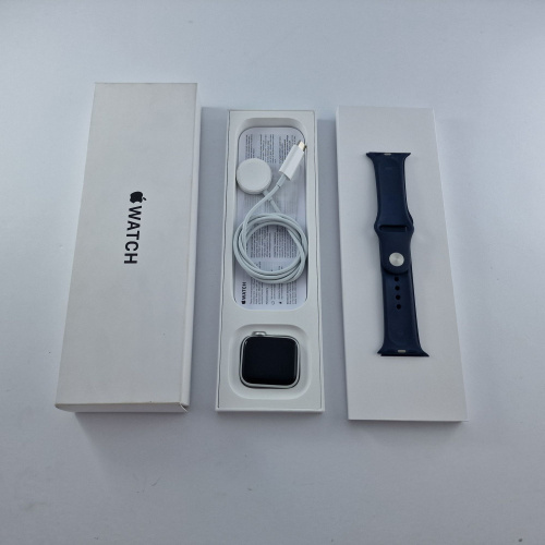 Apple Watch SE GPS Gen.2, 40mm, Silver, White Sport Band фото товару Apple Watch SE GPS Gen.2, 40mm, Silver, White Sport Band