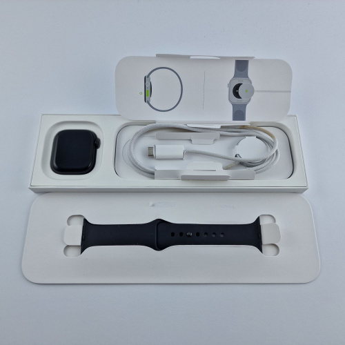 Apple Watch Series 10 GPS, 42mm, Jet Black, Black Sport Band, M/L фото товару Apple Watch Series 10 GPS, 42mm, Jet Black, Black Sport Band, M/L
