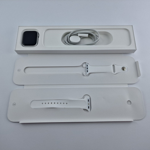 Apple Watch Series 8 GPS, 45mm, Silver, White Sport Band фото товару Apple Watch Series 8 GPS, 45mm, Silver, White Sport Band