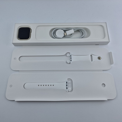 Apple Watch Series 8 GPS, 45mm, Silver, White Sport Band фото товару Apple Watch Series 8 GPS, 45mm, Silver, White Sport Band