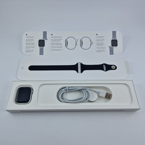 Apple Watch Series 8 GPS, 41mm, Silver, White Sport Band фото товару Apple Watch Series 8 GPS, 41mm, Silver, White Sport Band