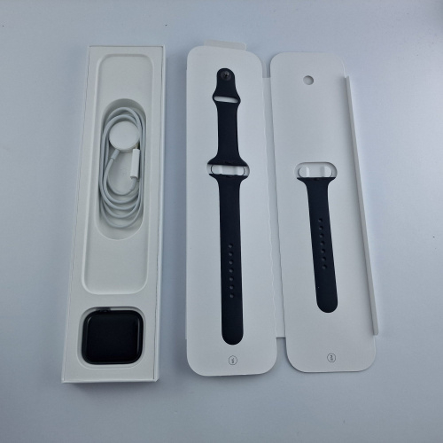 Apple Watch SE GPS Gen.2, 44mm, Midnight фото товару Apple Watch SE GPS Gen.2, 44mm, Midnight